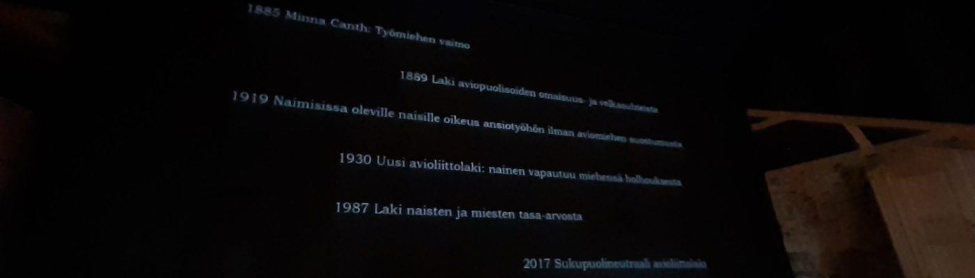Tasa-arvon edistymistä Suomessa kuvaavia lauseita sisältä musta seinä