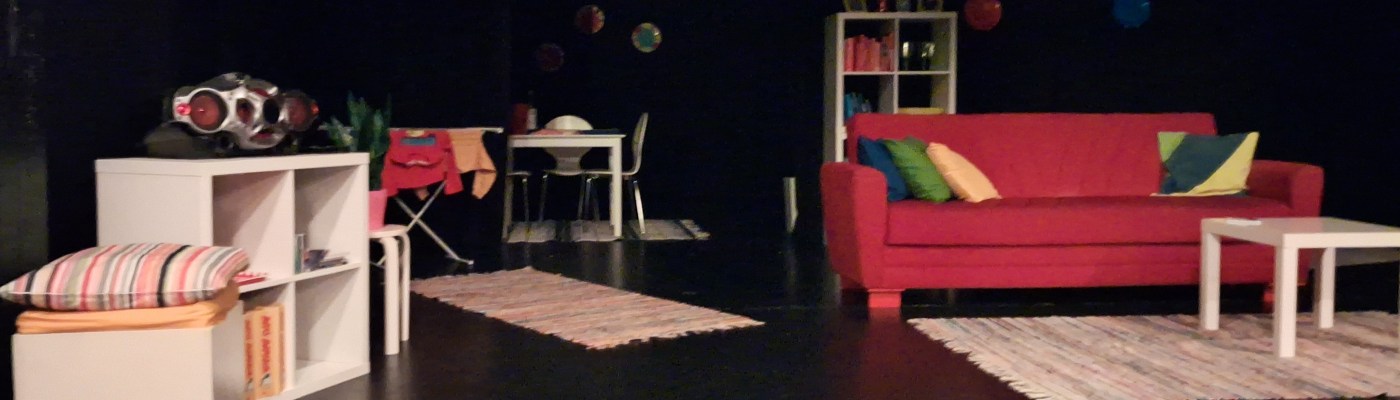 Näkymä Ikea-kalustettuun värikkääseen asuntoon